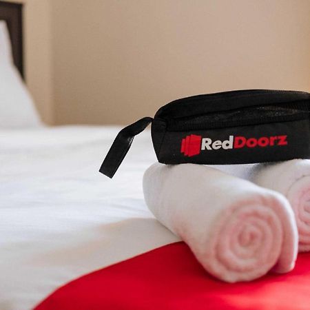 Reddoorz Syariah @ Bondowoso City Center Экстерьер фото