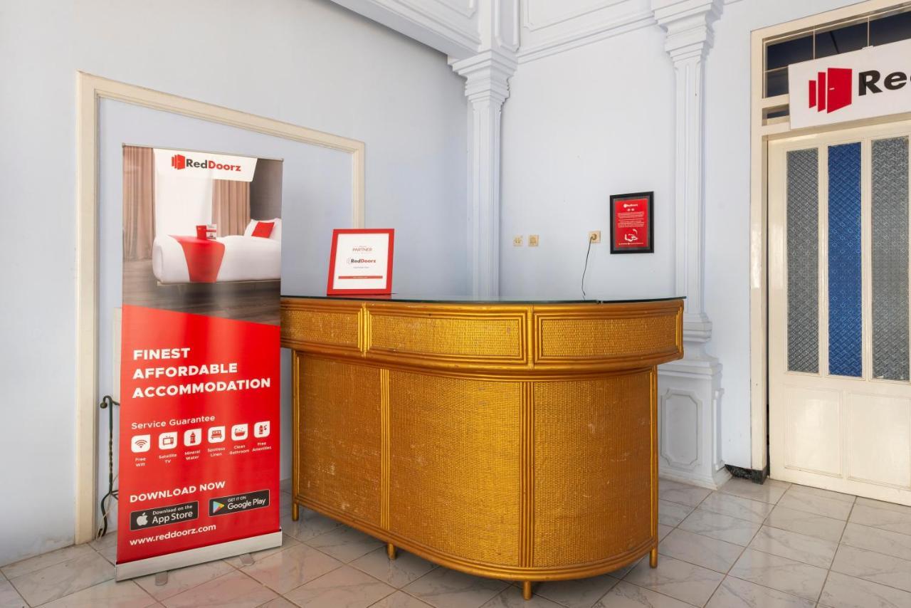 Reddoorz Syariah @ Bondowoso City Center Экстерьер фото