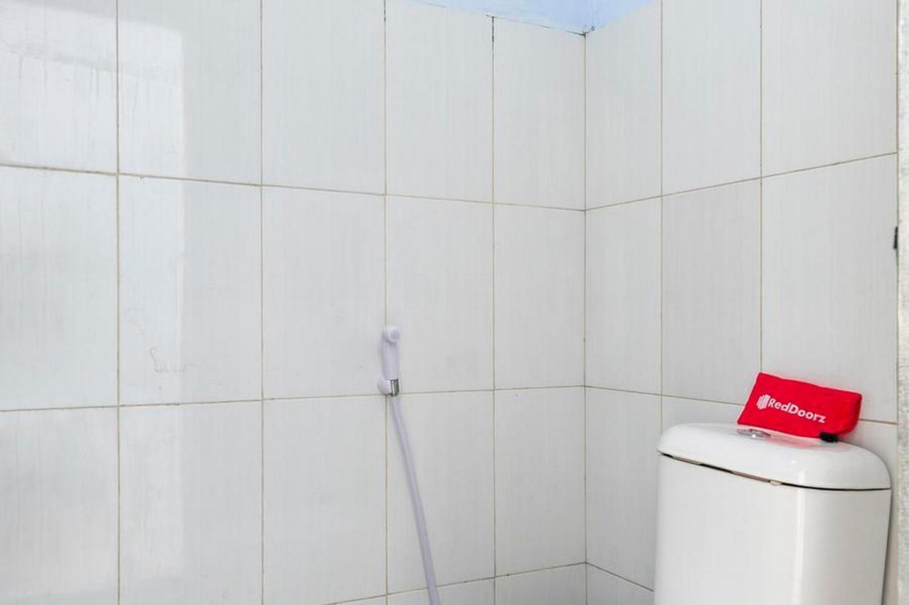 Reddoorz Syariah @ Bondowoso City Center Экстерьер фото