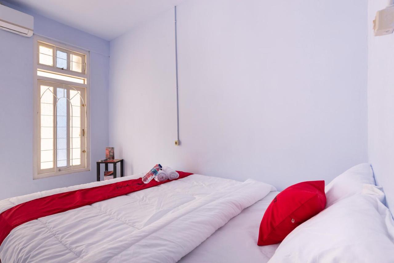 Reddoorz Syariah @ Bondowoso City Center Экстерьер фото