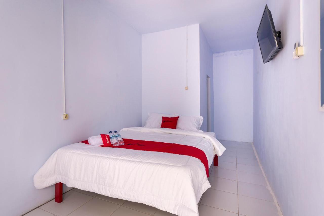 Reddoorz Syariah @ Bondowoso City Center Экстерьер фото