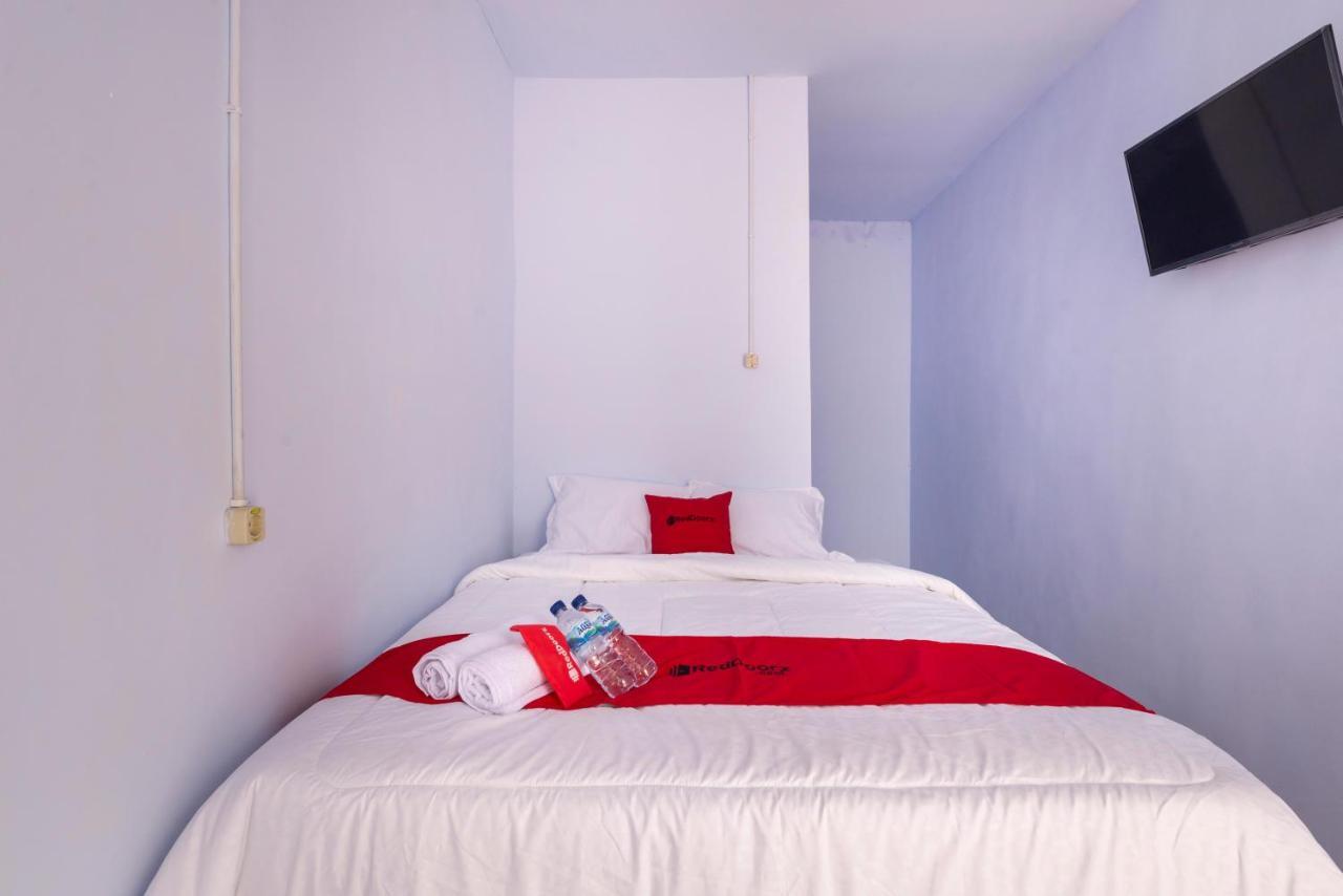Reddoorz Syariah @ Bondowoso City Center Экстерьер фото